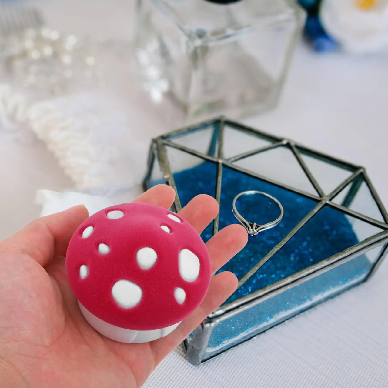 Cabilock Mushroom Shape Jewelry Box, Flannel Ring Necklace Organizer, Cute Red Mushroom Decor, Mushroom Shape Jewelry Boxes for Travel, 1.96x1.96x1.96 Inches