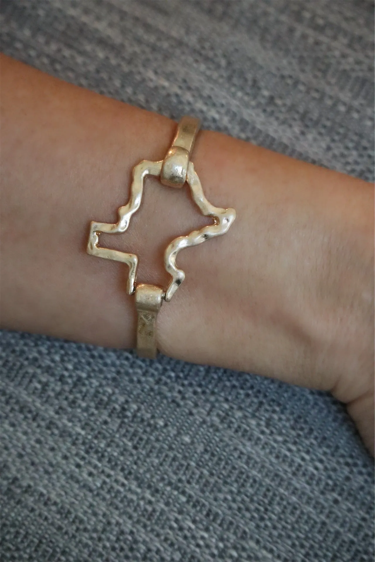 HARPER'S HOOKED ON TX BRACELET - GOLD