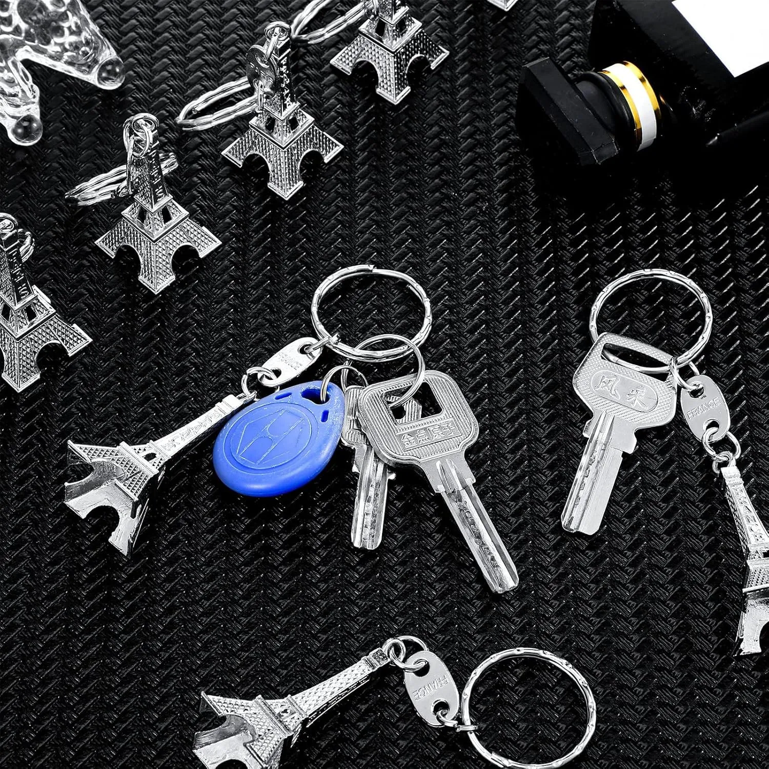 Junkin 30 Pieces Eiffel Tower Keychain Retro Keychain Decorations Purse Charms Statue Model Prom Keychain French Souvenirs