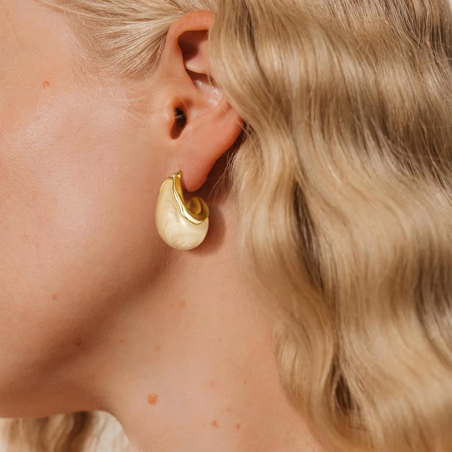 KissYan Acrylic Teardrop Earrings for Women, 14K Gold Plated Resin Chunky Hoop Earrings, Lightweight Hollow Open Drop Hoops Translucent Hypoallergenic Vintage Fashion Jewelry Gifts