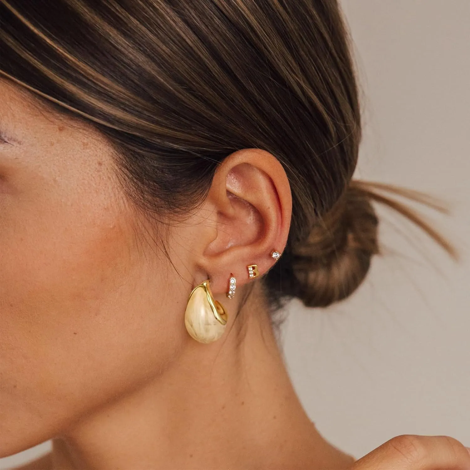 KissYan Acrylic Teardrop Earrings for Women, 14K Gold Plated Resin Chunky Hoop Earrings, Lightweight Hollow Open Drop Hoops Translucent Hypoallergenic Vintage Fashion Jewelry Gifts