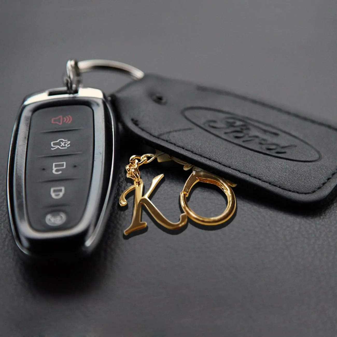 SPRT Gold Letter A-Z Keychain,Gold Letter Keychain Initial Letter Keyring for Women Girls Bag Charms Purse Charms Handbags