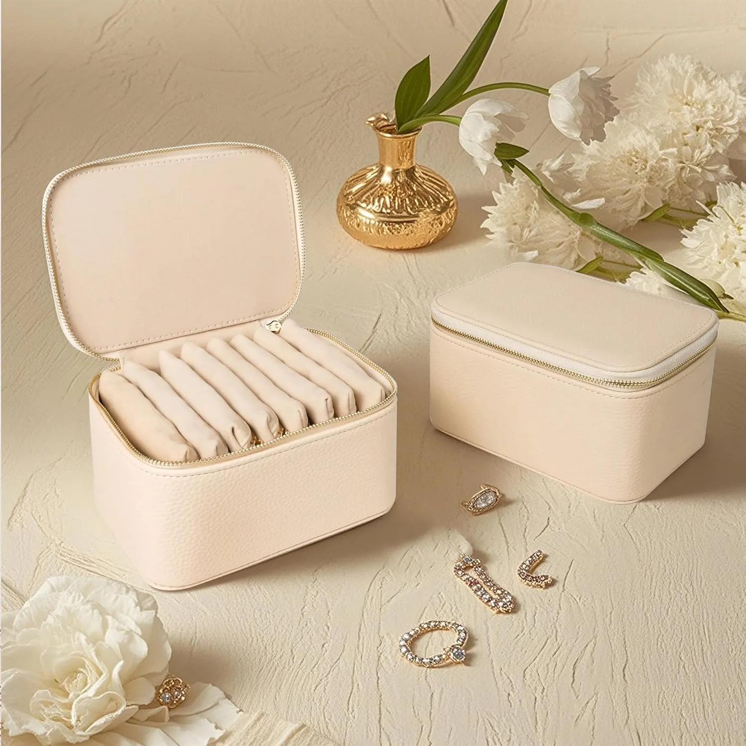 Travel Jewelry Case, Portable Jewelry Box with 8 Jewelry Bags,Travel Gift for Women Teen Girls (Beige 8 Pcs)