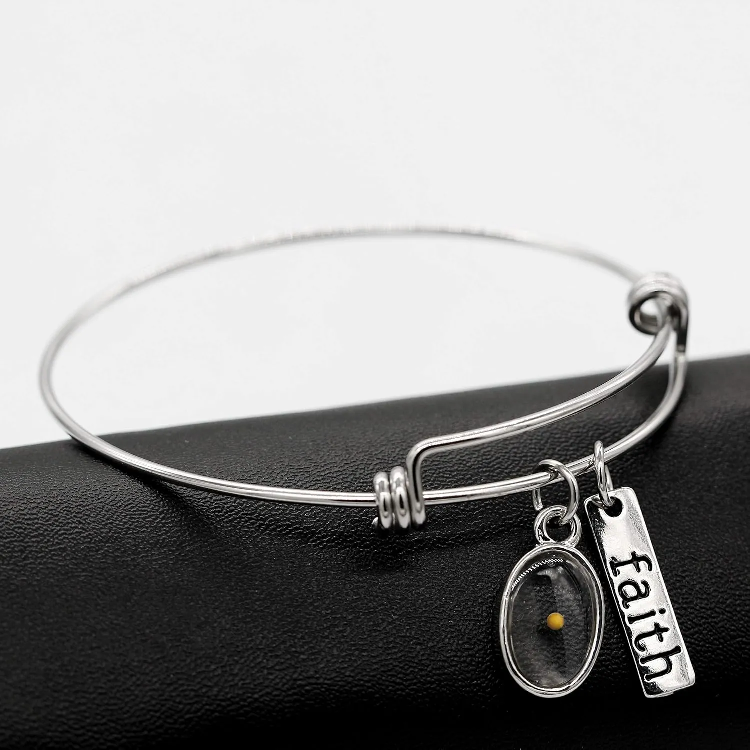 Uloveido 2.5 Inch Stainless Steel Faith Bangle Real Mustard Seed Bracelets Charm Jewelry for Christian Inspirational Gift Y558