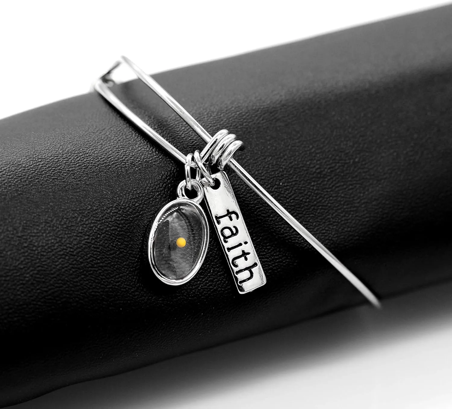 Uloveido 2.5 Inch Stainless Steel Faith Bangle Real Mustard Seed Bracelets Charm Jewelry for Christian Inspirational Gift Y558
